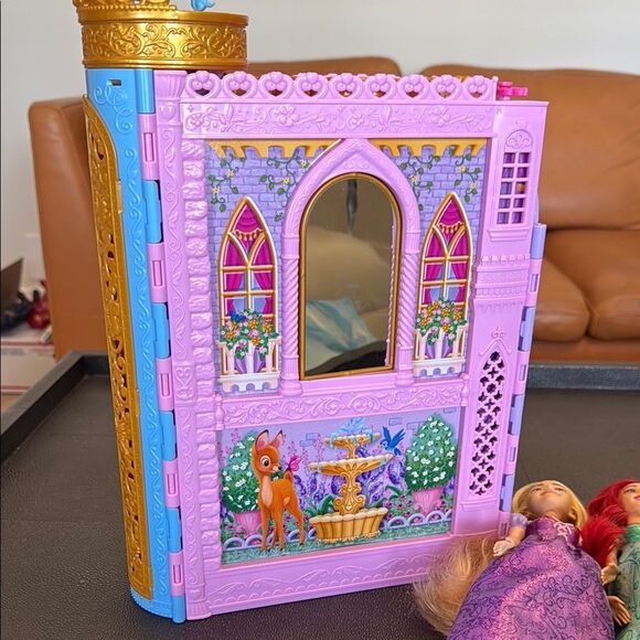 Disney Pink Castle Closet  Playset with 3 dolls - Picture 1 of 9